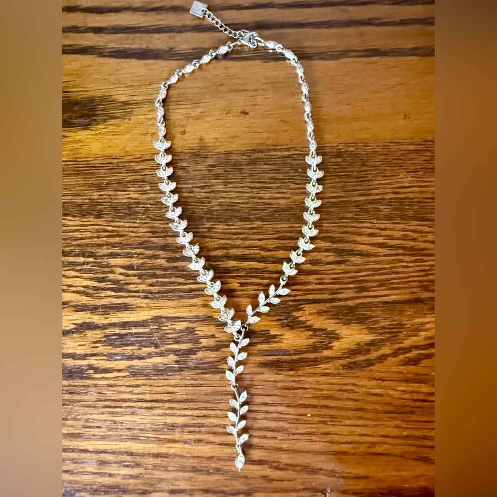 Vintage 90’s Y2K Nine West Rhinestone Silvertone Laurel Leaf Y Necklace